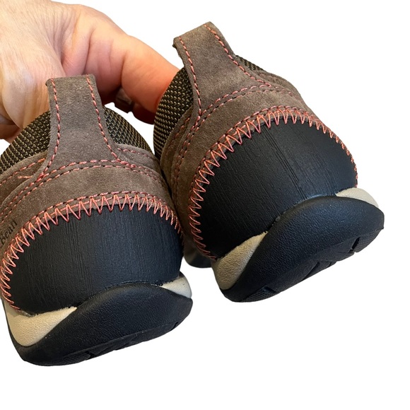 L.L. Bean Split Toe Slip On Suede Mule - Picture 10 of 13